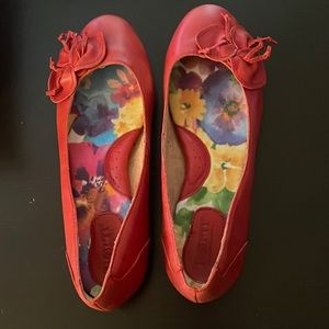 Size 7 Born leather flats